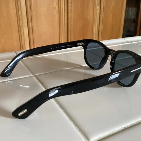 Tom Ford FISHER TF531 01V Photochromatic Shiny Black Frame 